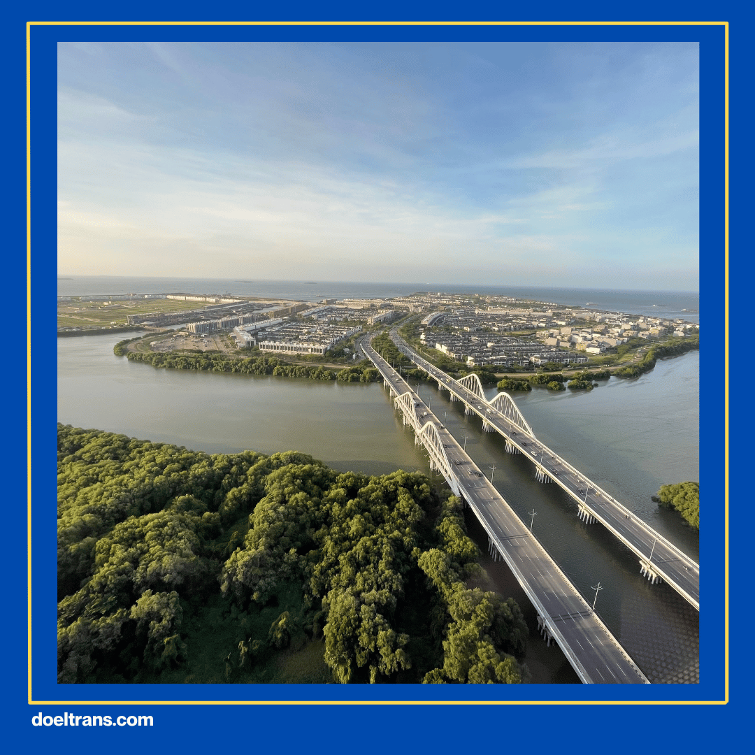 Jembatan Penyeberangan Orang (JPO) Ikonik.