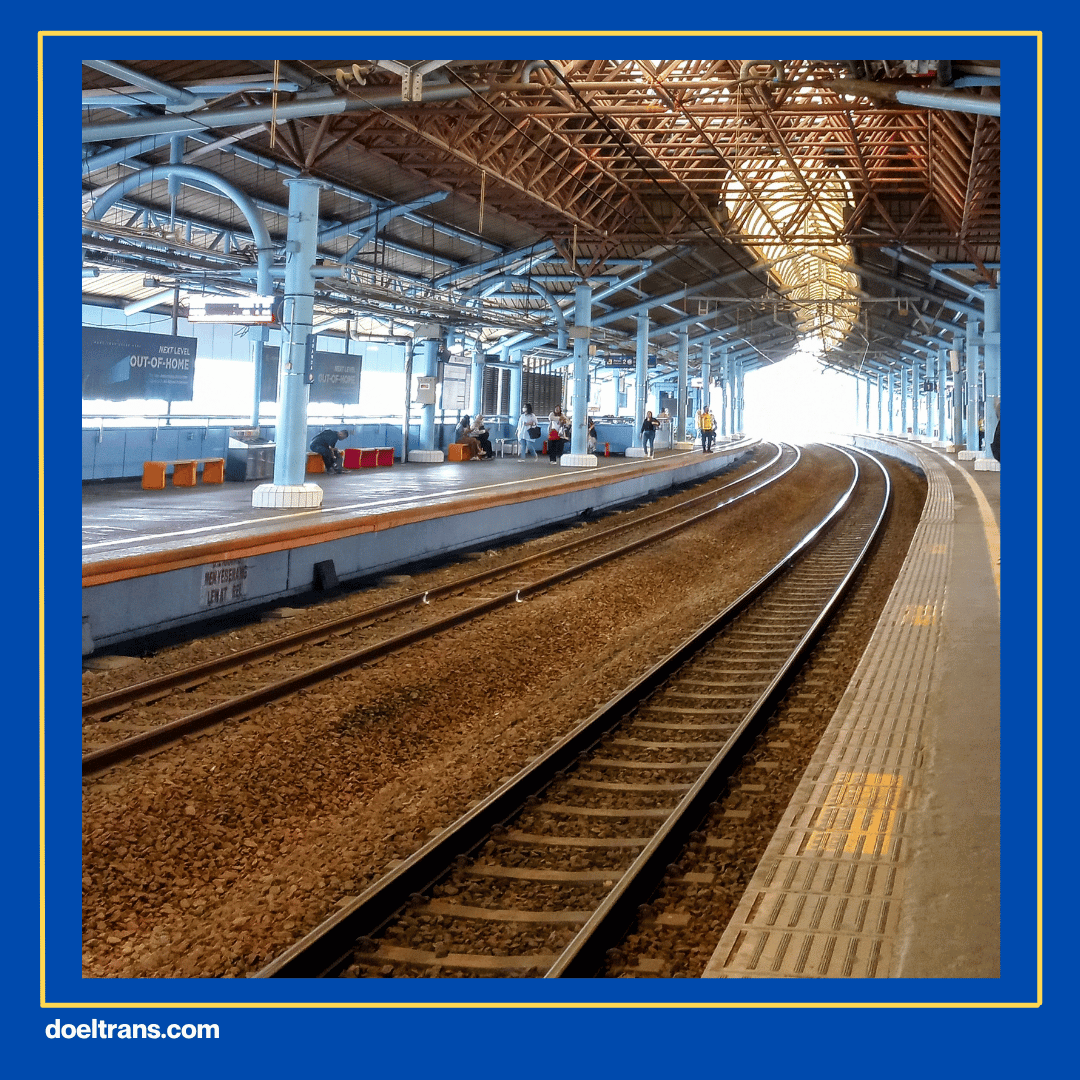 Naik KRL Commuter Line