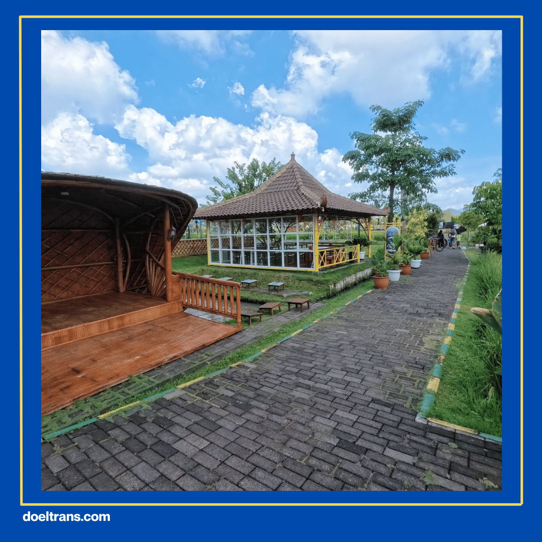 Menikmati Waktu di Taman Cikokol