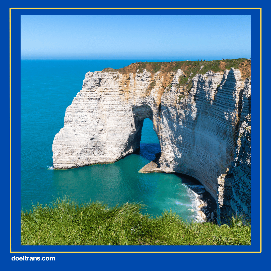 Berfoto Latar Belakang Tebing