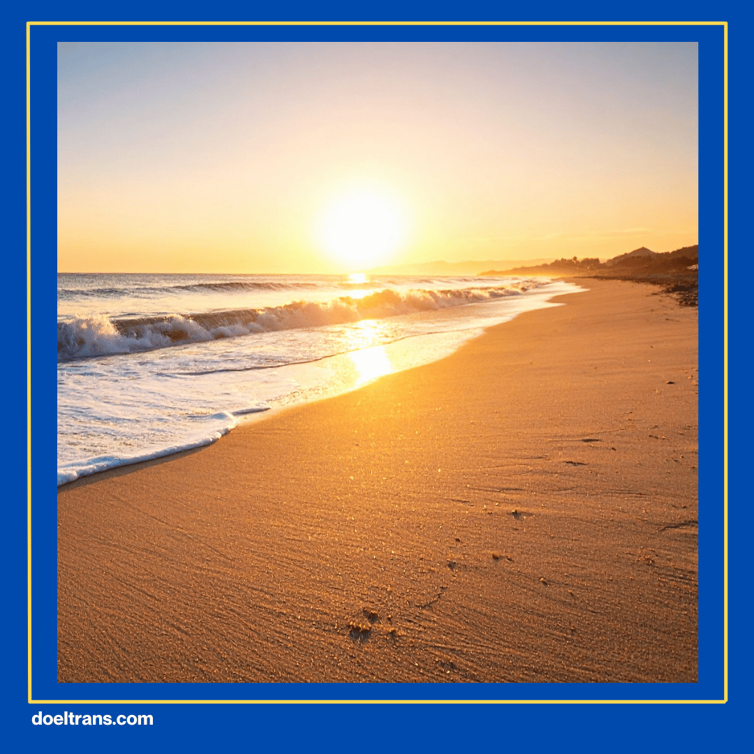 Menikmati Sunset dan Berfoto